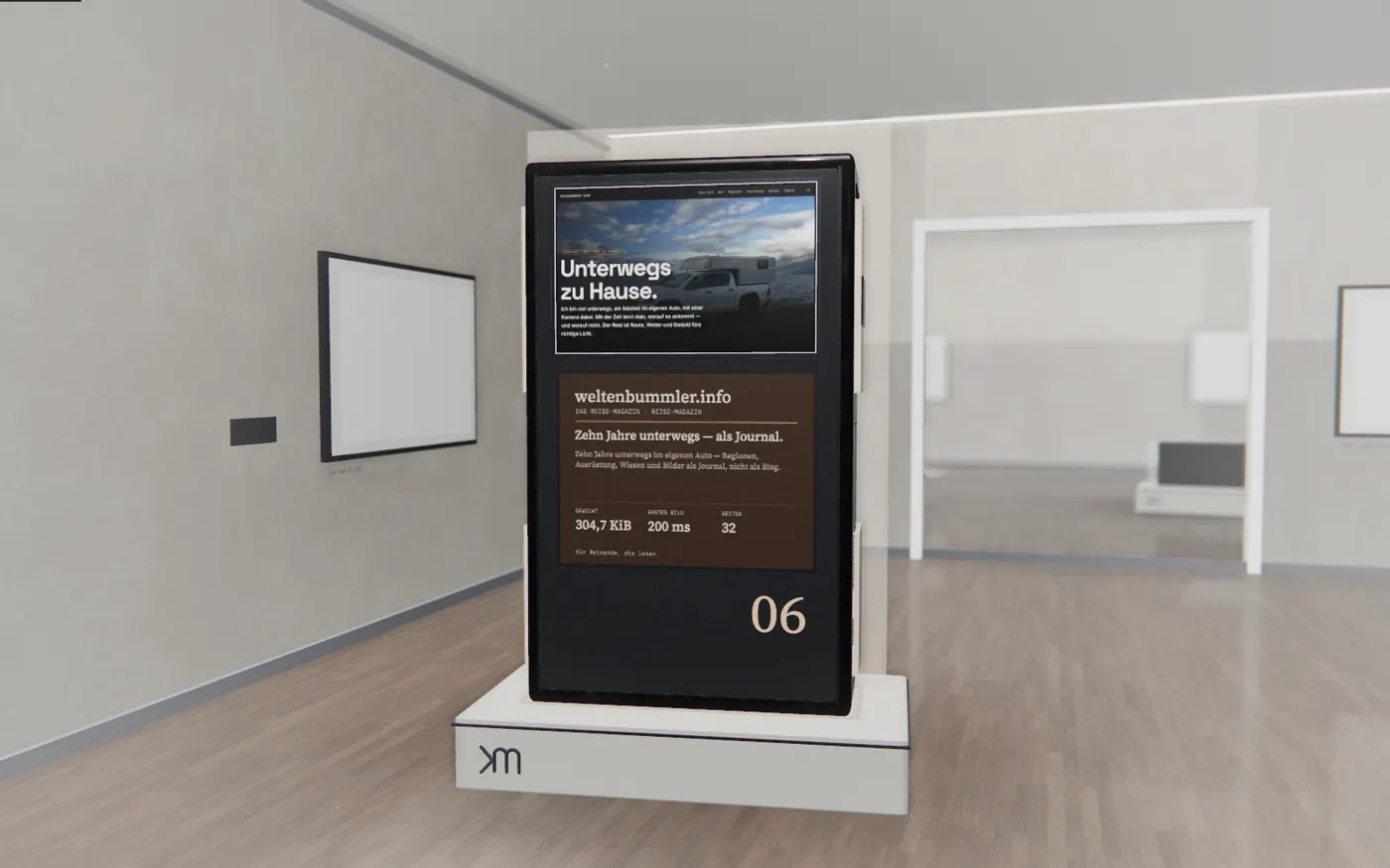 Exhibition photo: the stele of weltenbummler.info in the gallery